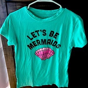 Light green let’s be mermaids tee shirts.  Size small.